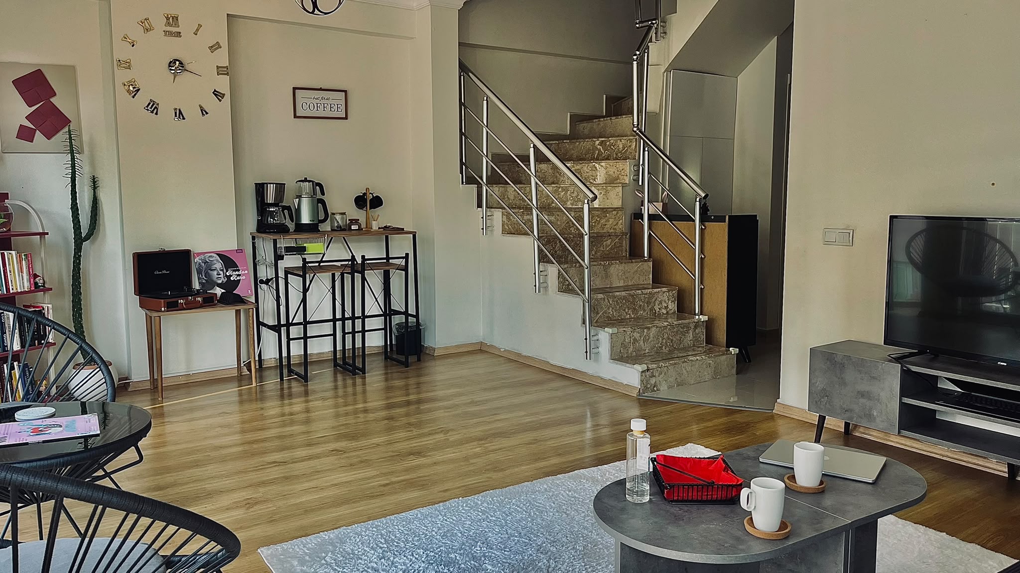 Ofis lobisi ve kahve köşesi